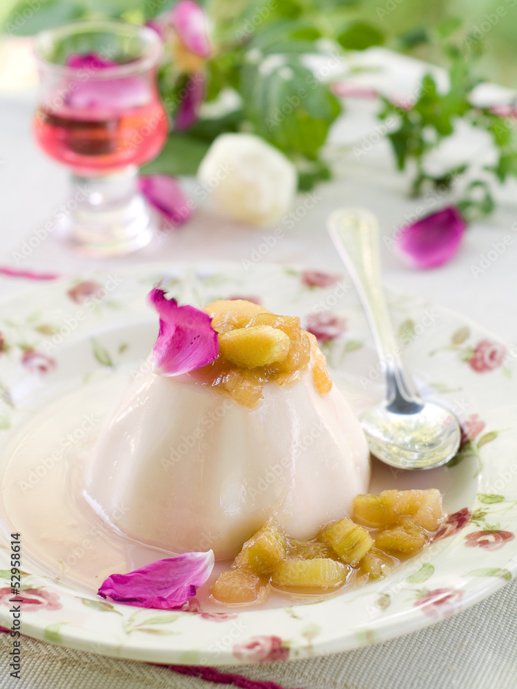 Milk dessert (pannacotta) Milk dessert (pannacotta)