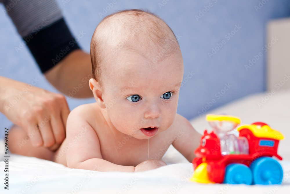 massage newborn baby lying on his stomach massage newborn baby lying on his stomach