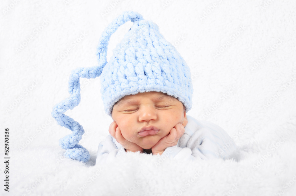 Baby mit Zipfelmütze Stock Photo | Adobe Stock