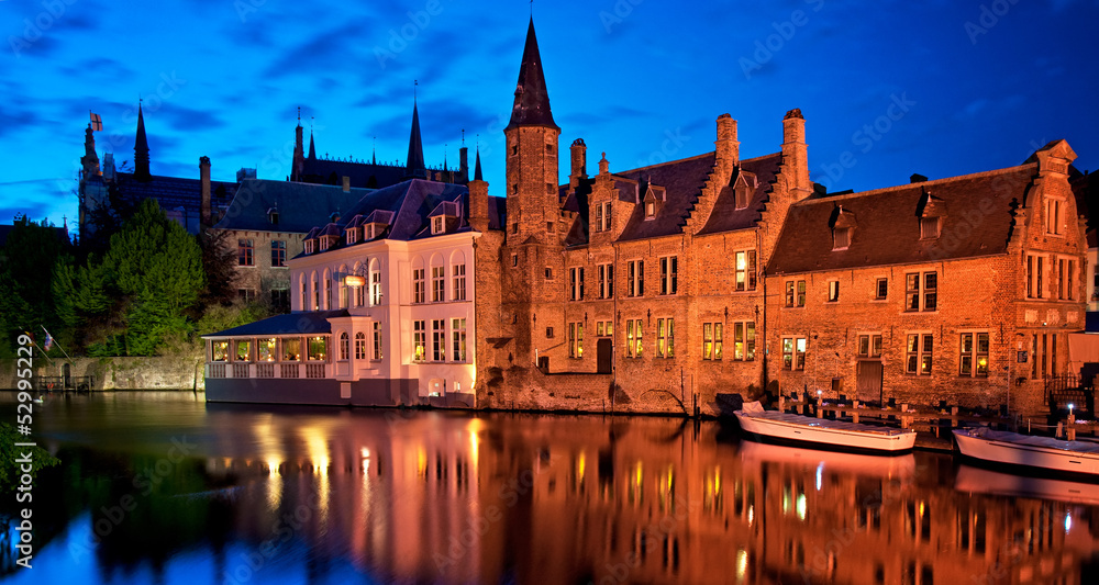 Brugge at night