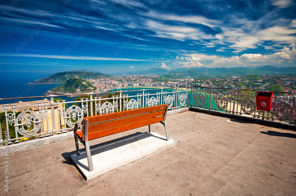 Obraz premium Bench in San Sebastian