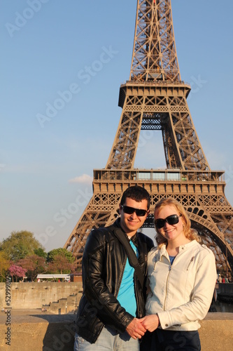 Аватар Влюбленная пара в Париже на фоне Эйфелевой башни © otk1986