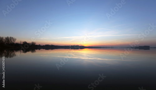 Sunset over the lake © Adriano Castelli
