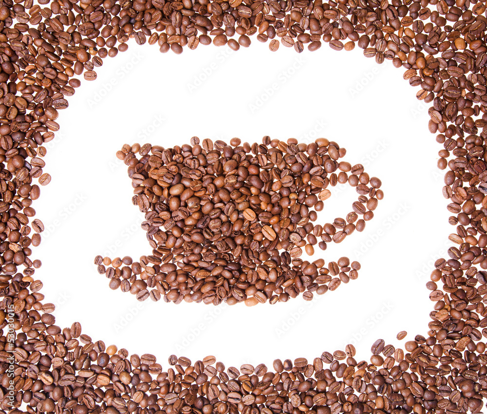 Naklejka premium Roasted coffee beans placed in the shape of a cup and saucer on