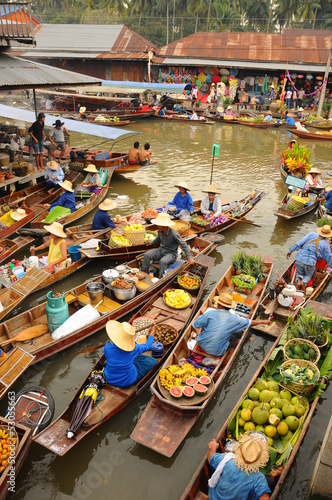 Floating market, Thailand © nimon_t