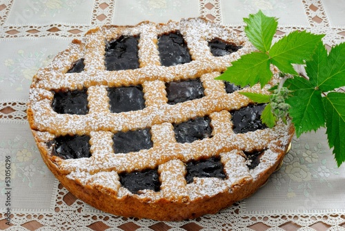 Crostata di marmellata di more photo