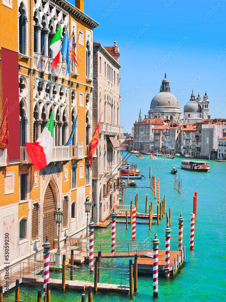 Fototapeta premium Canal Grande i Bazylika Santa Maria della Salute, Wenecja, Włochy