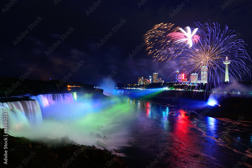 Fototapeta premium Niagara Falls and fireworks