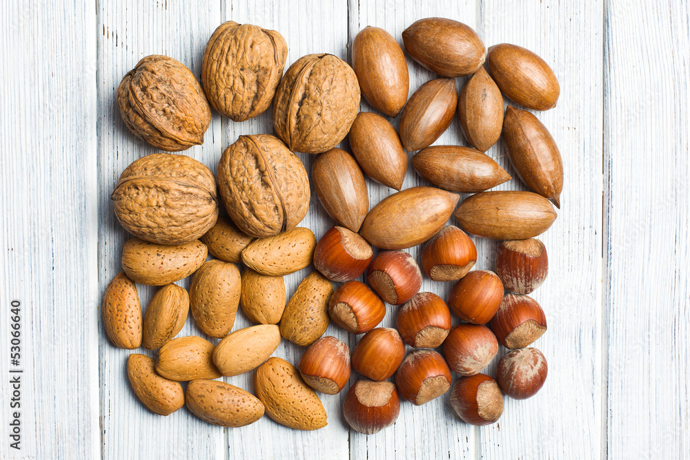 Obraz premium various unpeeled nuts