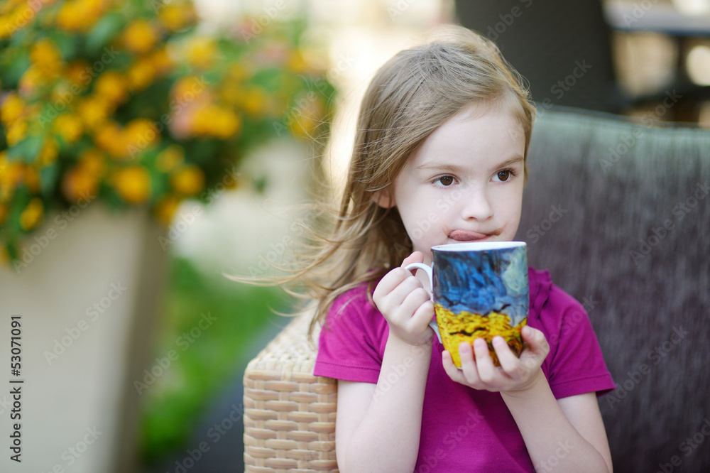 Fototapeta premium Adorable little girl drinking hot chocolate