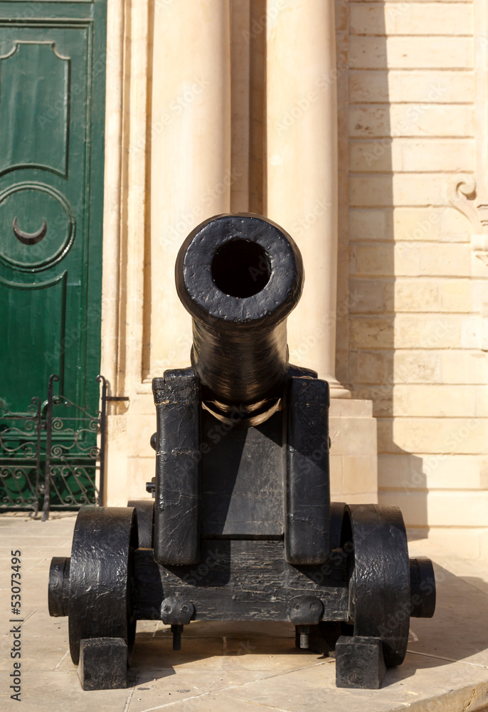 Valetta, Malta cannon in city