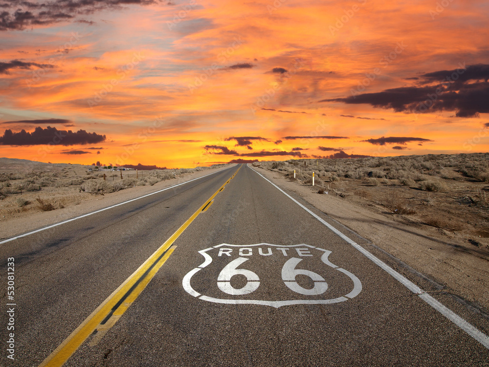 Naklejka premium Route 66 Wschód słońca znak chodnika Mojave Desert