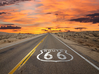 Wandcirkels Kantoor Route 66 zonsopgang Mojave woestijn  © trekandphoto