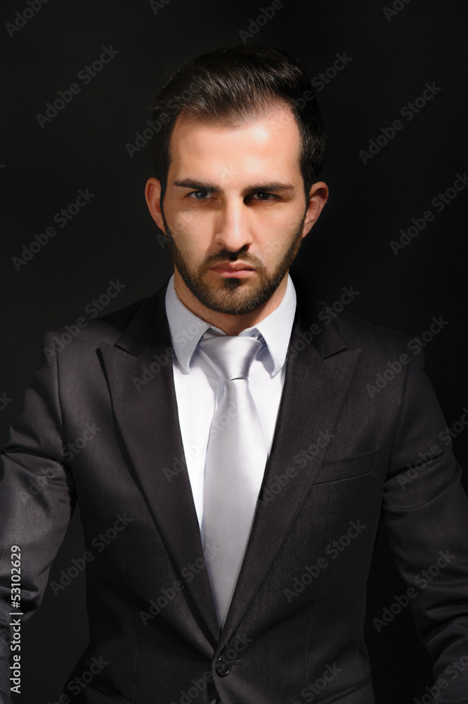 Portrait eines jungen, eleganten Südeuropäers Portrait eines jungen, eleganten Südeuropäers