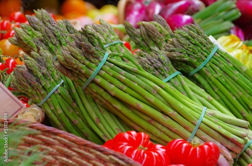 Spargel auf dem Markt - asparagus at the market 01