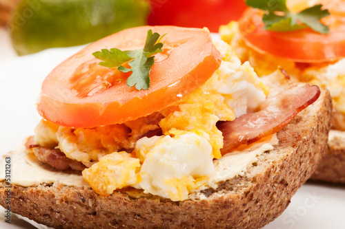 Sandwich with scrambled eggs and bacon