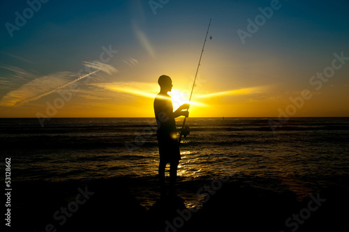 pêcheur au couché du soleil