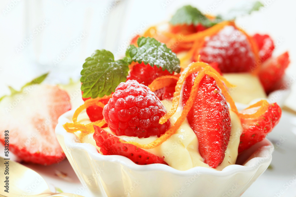 Creamy pudding with fresh fruit