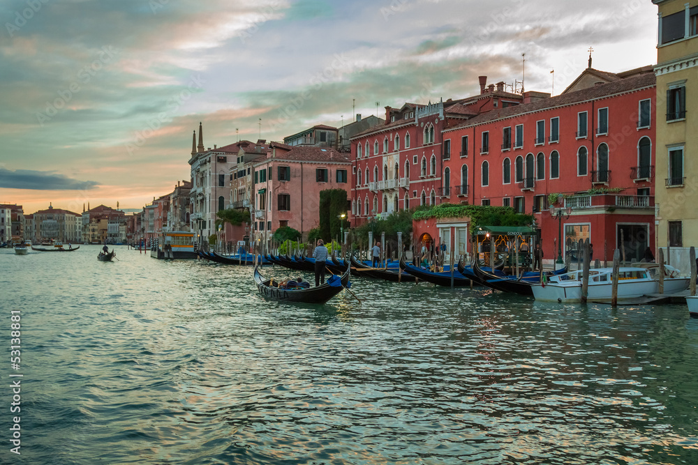 Obraz premium Gondolas floating on the Grand Canal at sunset in Venice