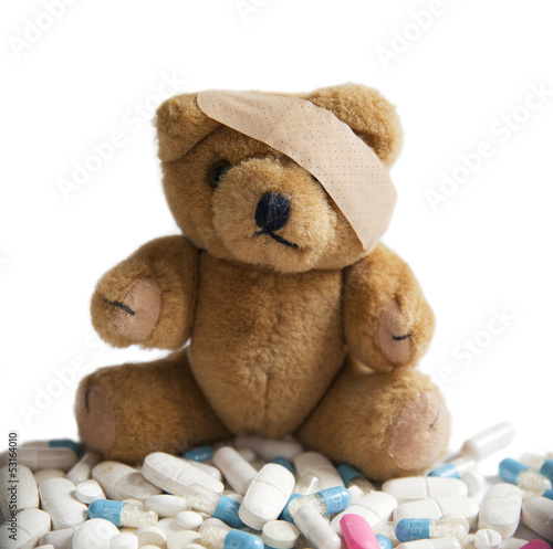 ours en peluche et médicaments