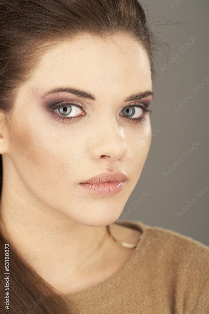Fototapeta premium younng woman close up portrait