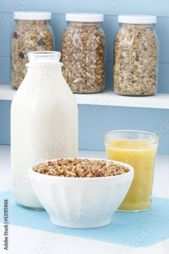 Delicious healthy cereal breakfast © rafer76