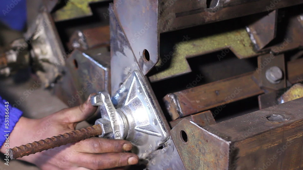 Corner construction of form work tighted up Corner construction of form work tighted up