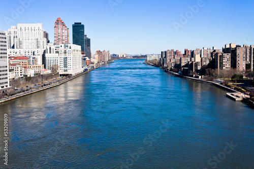 East river in New York City © vvoe