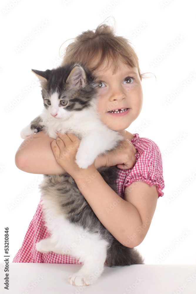 Kleines Mädchen mit Kätzchen Kleines Mädchen mit Kätzchen