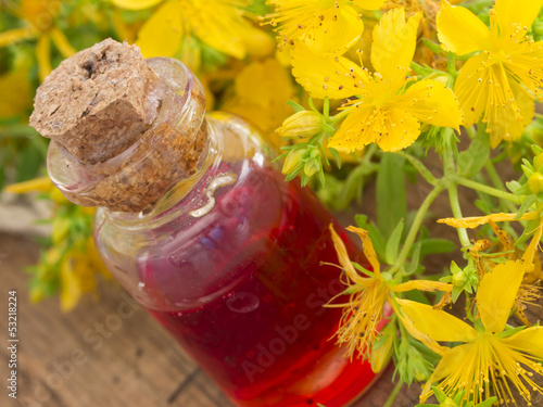Fényképezés herbal oil made of st john's wort