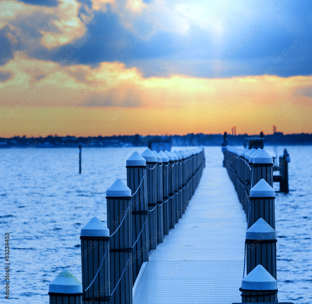 Obraz premium Boardwalk on beach
