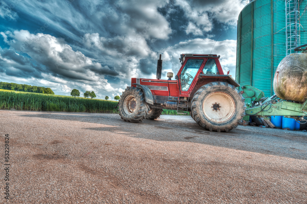 Obraz premium traktor am feld 5
