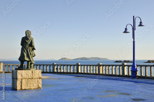 Canvas Print memorial to the emigrants who left for the sea