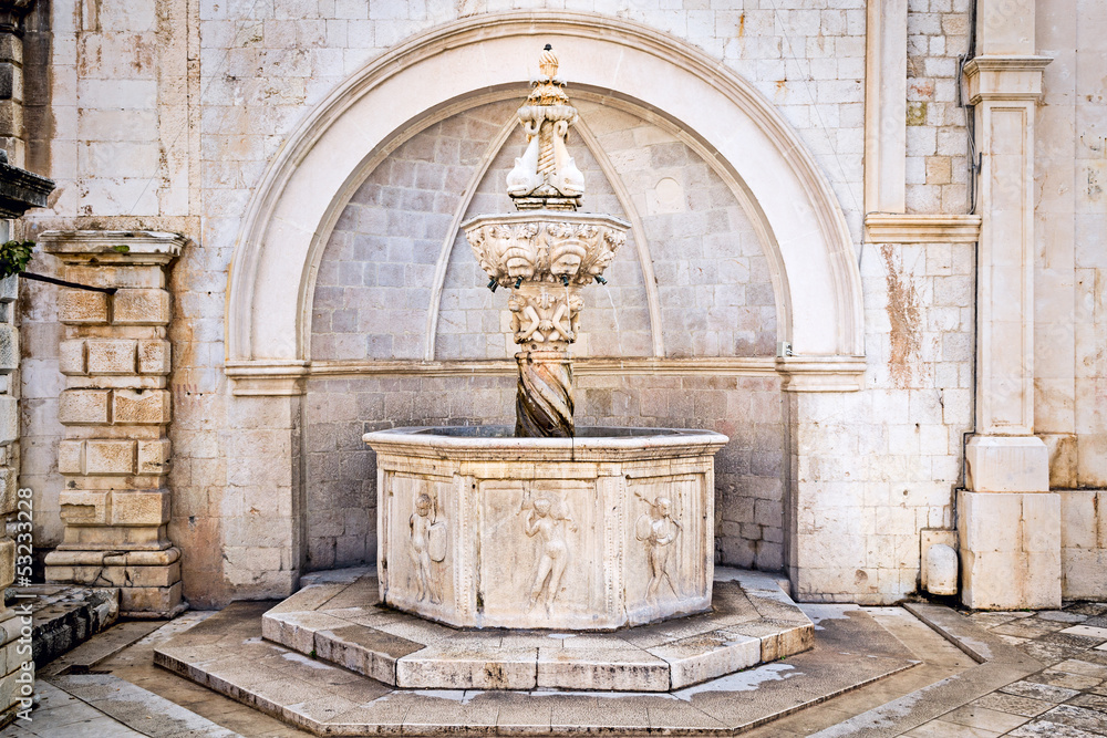Obraz premium Renaissance fountain inside old town Dubrovnik