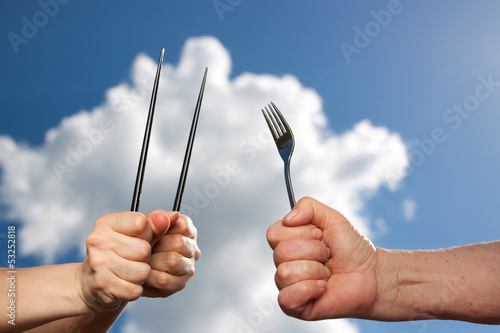 Verschiedene Kulturen verschiedenes Besteck