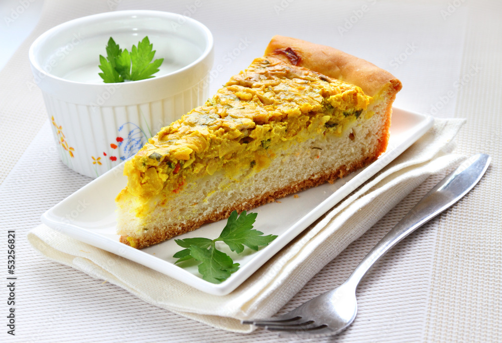 Tart with onions, cheese and turmeric