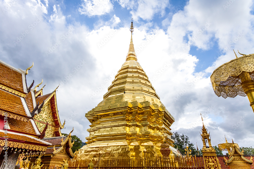Fototapeta premium Golden pagoda wat Phra That Doi Suthep.chiangmai Thailand