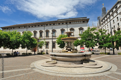 Milano Piazza Fontana - Arcivescovado e Duomo