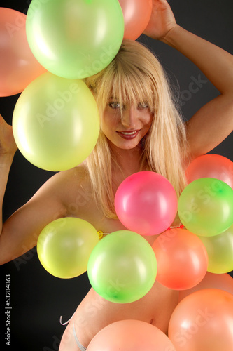 Frau mit Ballon