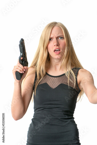 blonde Frau mit Waffe