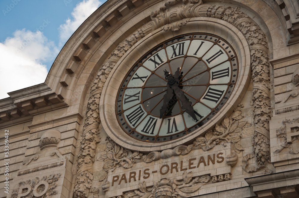 Horloge du musée d' Orsay ancienne gare d'Orsay à Paris Horloge du musée d' Orsay ancienne gare d'Orsay à Paris