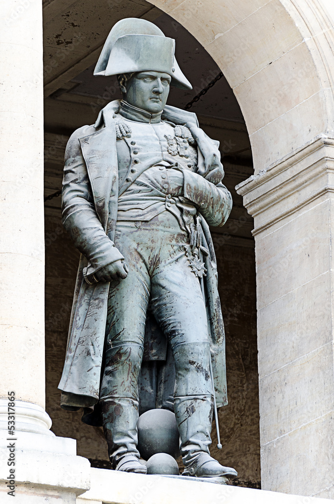 Naklejka premium Pomnik Napoleona Bonaparte. 10 kwietnia 2013 r. Paryż, Francja.
