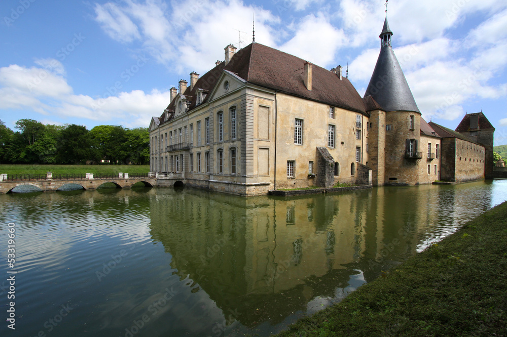 Reflets du chateau de Commarin (façade sud)
