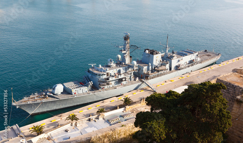 Quadro em tela Type 23 frigate in the Malta Grand Harbor