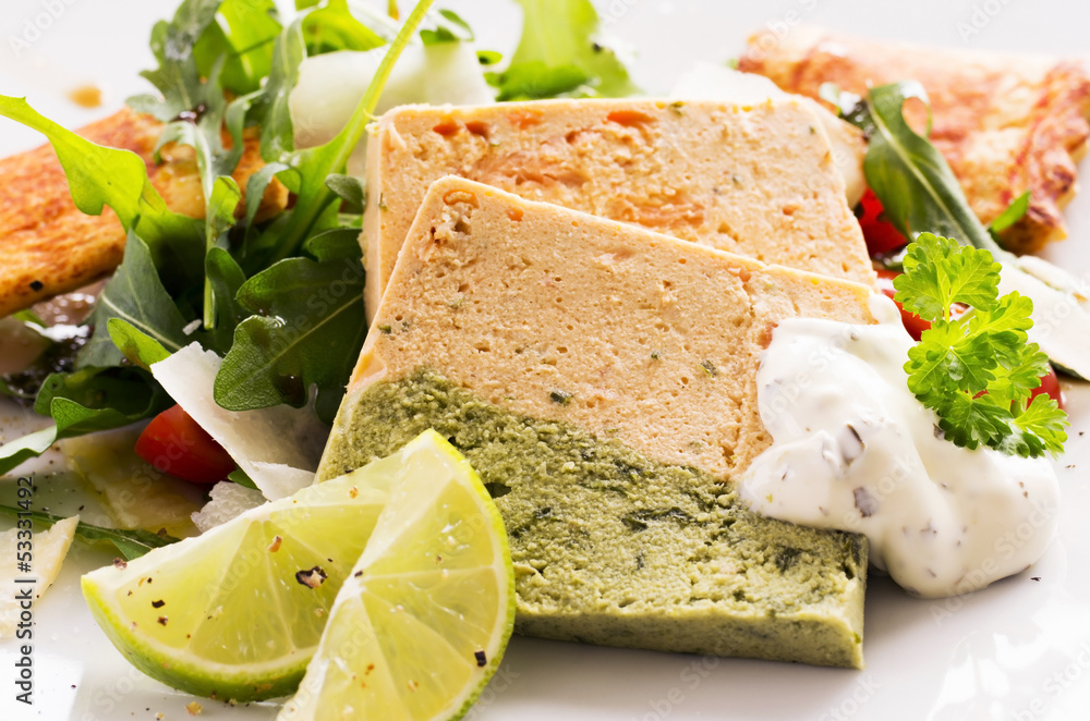Lachsterrine mit Salat Stock-Foto | Adobe Stock Lachsterrine mit Salat Stock-Foto | Adobe Stock