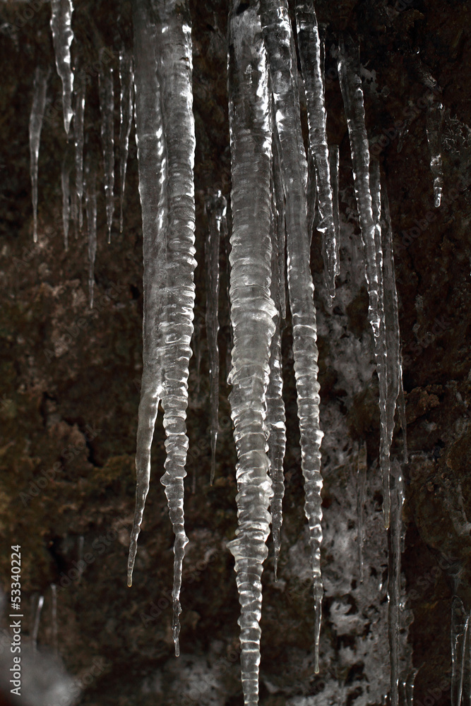 Obraz premium Icicles on dark background