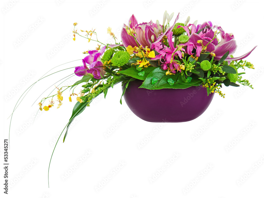 Naklejka premium Colorful flower bouquet arrangement centerpiece in vase isolated