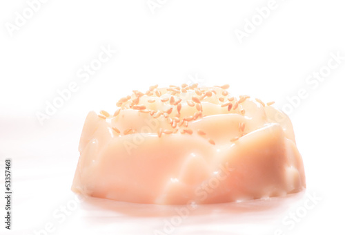 condensed milk jelly with sesame seeds