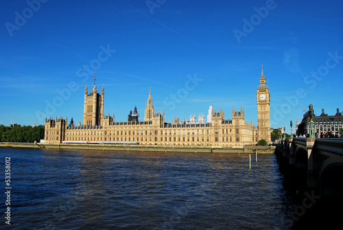 Photo English Parliament from across the River Thames
