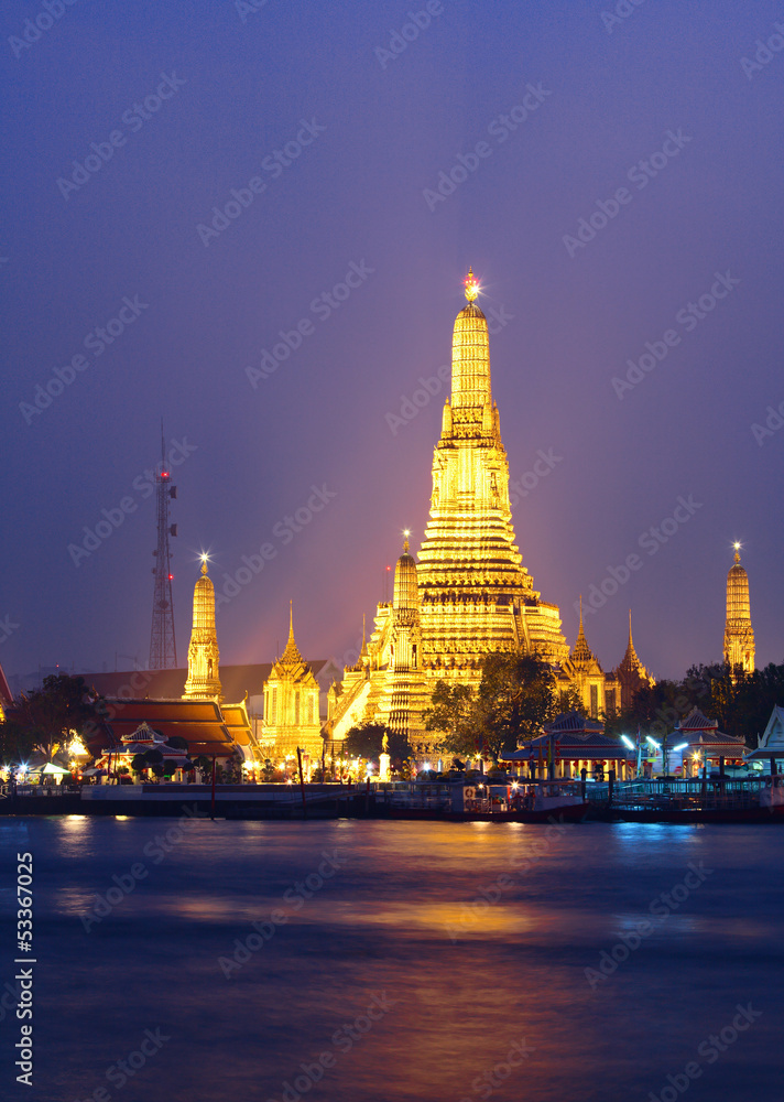 Wat Arun in Bangkok at night